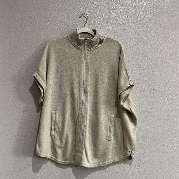 Banana Republic Women’s sweater poncho Zip up Size M/L Pocket Short Sleeve Tan - Picture 1 of 10